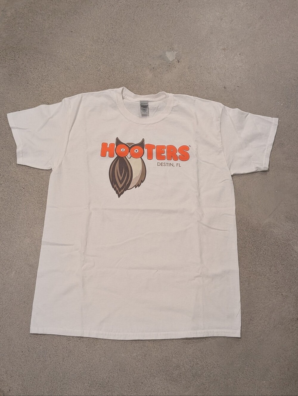 Vintage Hooters Destin FL Graphic T-Shirt White Short Sleeve